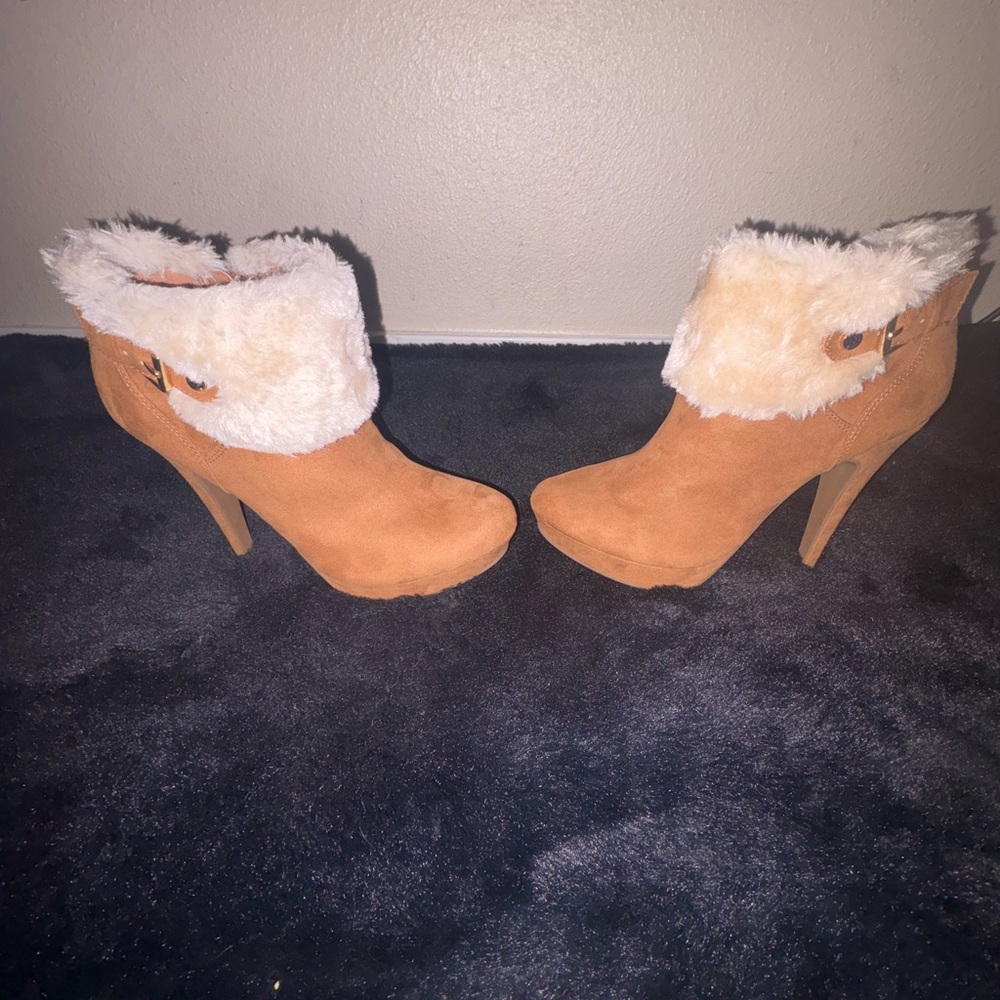 Women's Tan Ankle Boots with Faux Fur Trim - Picture 9 of 16